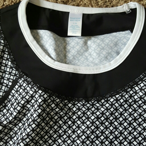 🆕 Tropical Escape Rash Guard - Picture 2 of 4